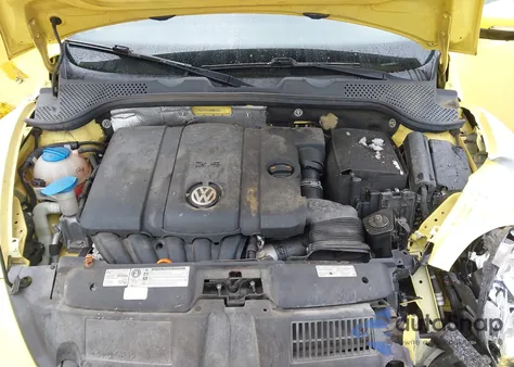 2013 Volkswagen Beetle 2.5L z USA, uszkodzony, nr VIN 3VWJP7AT5DM601325